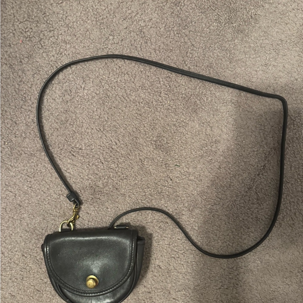 Elegant Black Leather Crossbody Bag Vintage Coach